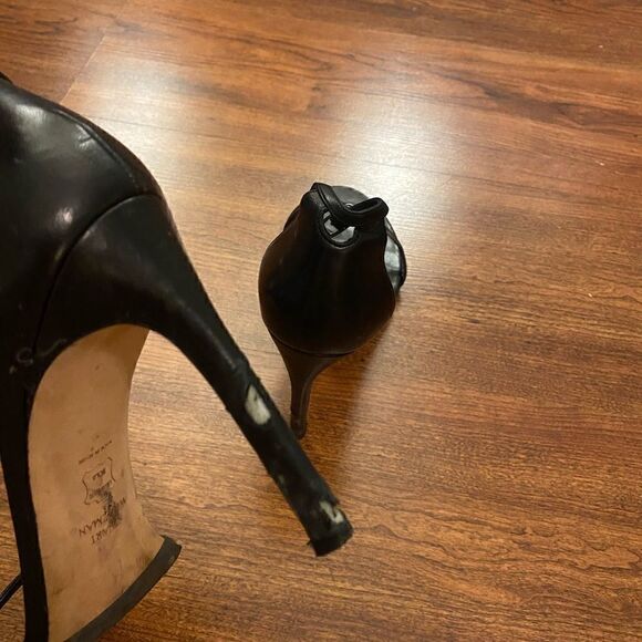 Stuart Weitzman Black Leather Nudist Sandal 9 - Picture 3 of 8